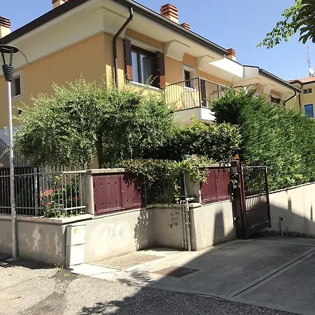 Casa Lidia Apartmán *